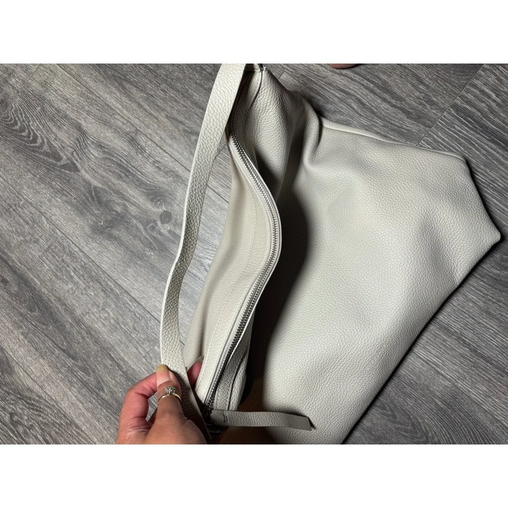 Everlane Boss Oversized Travel Hobo Bag Sandstone Pebbled Leather